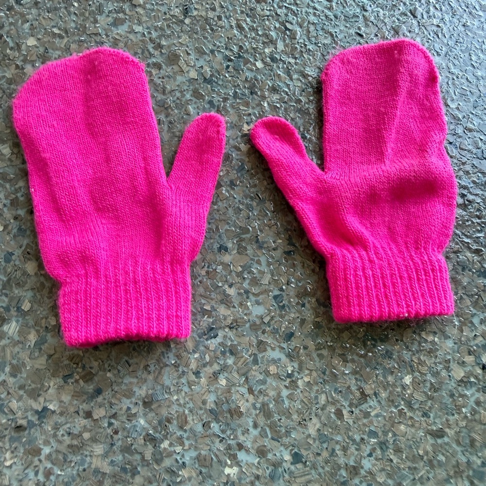Girls, pink mittens